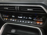 【エアコン/シートヒーター】オート式エアコンは操作性もバッチリ!運転席助手席にはシートヒーターが、座面と背もたれをすばやく温め、寒い時期にも快適な運転環境を提供します。