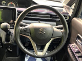 【純正革巻きステアリング】上質な革を使用することで、手にしっかり馴染みとても運転しやすいハンドルです♪