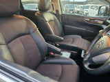 体にフィットし運転する楽しさを感じられるシートです