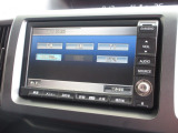 ナビゲーションは純正HDDナビを装着しております。AM、FM、CD、DVD再生、音楽録音再生、ワンセグTVがご使用いただけます。初めて訪れた場所でも安心ですね!