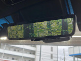 【デジタルインナーミラー】後席の大きな荷物や同乗者で後方が確認しづらい時でも安心!カメラが撮影した車両後方の映像をルームミラー内に表示。クリアな視界で状況の確認が可能です!