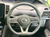 インテリアに合わせたデザインのステアリングは、運転される方のことも考え、運転しやすい形状、大きさです。是非一度、実際に触ってお確かめください。