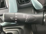 雨天時でもクリアな視界を確保するワイパーレバー。様々なモードを搭載し、状況に応じた使い分けが可能です。