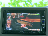 停車中にテレビや映像を楽しめる機能。長距離移動の休憩時などに、リラックスした時間を過ごせます。家族や友人と共有も可能です。