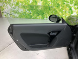 機能性とデザイン性を兼ね備えた内装。運転に必要な情報を直感的に把握でき、快適なドライブをサポートします。上質な素材感も魅力です。