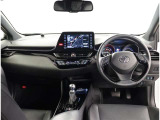 オシャレなインテリアで運転する気分も盛り上がりますよね^^