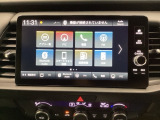 HondaCONNECT対応の便利なナビディスプレー。お持ちのスマートフォンと連携して、ナビやBluetoothでの音楽再生が可能です。デザインはもちろん、操作性も良好です。