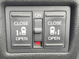 【両側パワースライドドア】スマートキーや運転席のスイッチで後席両側スライドドアの開閉が可能♪電動だから力を入れてドアを開ける必要が無く、小さなお子様でも簡単に開け閉めでき快適です♪