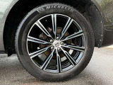 10スポーク7.5J&times;19ダイヤモンドカット/ブラック 235/55R19サイズのタイヤはミシュランを装備。