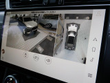 【3Dサラウンドカメラ】は狭い場所でも安心して駐車できるようにサポート。タッチスクリーンの表示と音で障害物との距離を確認できます。車幅感覚に慣れていない方や駐車の苦手な方には必見の装備といえます♪