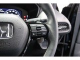 Hondaセンシングの機能のひとつ、アダプティブクルーズコントロール付!アクセルから足を離しても設定したスピードと前車との車間を保ち走行してくれます!車線維持もアシスト☆高速道路で疲労軽減ですね☆