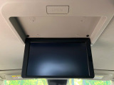 【フリップダウンモニター】大画面モニターで後席でもエンタメをお楽しみいただけます。小さなお子様にも大人気の装備です♪