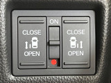 【両側パワースライドドア】スマートキーや運転席のスイッチで後席両側スライドドアの開閉が可能♪電動だから力を入れてドアを開ける必要が無く、小さなお子様でも簡単に開け閉めでき快適です♪