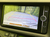 【バックカメラ】駐車時に後方がリアルタイム映像で確認できます。大型商業施設や立体駐車場での駐車時や、夜間のバック時に大活躍!運転スキルに関わらず、今や必須となった装備のひとつです!