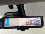 【インテリジェント ルームミラー】車両後方のカメラ映像をミラー面に映し出すので、車内の状況や、天候などに影響されずいつでもクリアな後方視界が得られます!