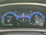 メーターパネルは視認性に優れ、運転に必要な情報を分かりやすく表示します。運転状況の把握を助け、安全運転をサポートします。