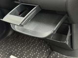 MAX3キロまで可能なトレーがエアコン操作部の下に付いてます☆★ちょっとした小物なども置いてもらえます♪