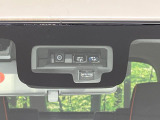 【スズキ セーフティサポート】走行中に前方の車両等を認識し、衝突しそうな時は警報とブレーキで衝突回避と被害軽減をアシスト。より安全にドライブをお楽しみいただけます。