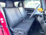 運転席シート廻りは使用感も少なく、良好な状態となっています。前オーナー様が丁寧に使っていたことがよくわかりますね。