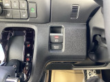 電子パーキングブレーキ、ブレーキホールド搭載!パーキングブレーキは手動で解除スムーズな発進が可能。ブレーキホールドは停車中に、ブレーキペダルを踏み続けなくても、自動的にブレーキを保持する機能です。