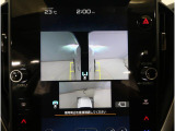 左右のサイドカメラ映像を同時に表示し、車両周囲の死角をしっかりカバー。狭い道や駐車時の接触リスクを減らし、安心して操作できる視界を確保します。