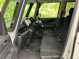 シンプルで機能的な内装が、使いやすさを追求しています。運転に集中できる、落ち着いた空間づくりがされています。