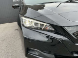 LEDヘッドライトです。ロービームにシャープな白光色のLEDランプを採用しました。