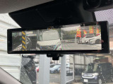 大好評「インテリジェントルームミラー」!車両後方のカメラ映像がミラーに映るので、乗員や荷物が多くても安心♪夜間や悪天候の日でもクリアな映像で視界良好です◎