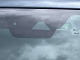 時速4km/hから80km/hまで単眼カメラで前方を確認するスマートブレーキサポートシステム!さらに、10km/hから80km/hの範囲で歩行者にも対応が可能となりました!(動作には一定の条件などがございます。