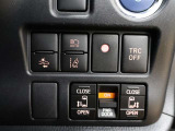 車内から開閉できる電動スライドドアスイッチ♪ドアノブでも開閉できますが、お子様の乗降にはお父さん、お母さんの愛情をプラスして開閉してあげてください(*^_^*)