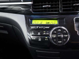 左右独立温度コントロールフルオートエアコンです。運転席、助手席それぞれで独立して温度設定ができます。冷え性の方が乗っても安心ですね♪