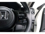 Hondaセンシングの機能のひとつ、アダプティブクルーズコントロール付!アクセルから足を離しても設定したスピードと前車との車間を保ち走行してくれます!車線維持もアシスト☆高速道路で疲労軽減ですね☆