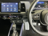 スマートフォンなどの充電に便利なUSBジャック。運転席からも助手席からも使いやすいです。