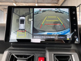 使いやすいインターフェースで、快適なドライブをサポートします。運転に必要な情報を的確に表示し、安全運転を支援します。
