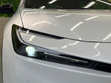 【LEDヘッドライト】悪天候や夜間走行時も良好な視界を確保し安心して運転できる高輝度LEDヘッドライトを装備!点灯速度が早く、消費電力も抑えられています。