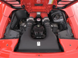 4.5L V8 自然吸気エンジンをリアミッドに搭載し、570馬力(カタログ値)を発揮します。