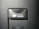 【電源コンセント】非常時やキャンプなどに役立つAC100V/1500Wコンセント付きです。