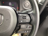 Hondaセンシングの機能のひとつ、アダプティブクルーズコントロール付!アクセルから足を離しても設定したスピードと前車との車間を保ち走行してくれます!車線維持もアシスト☆高速道路で疲労軽減ですね☆