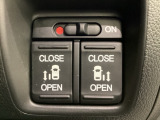 リアドアは乗り降りに便利な両側電動スライドドアです。また運転席に座っていながらスイッチ操作で自在にスライドドアを開け閉めできます。