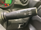 操作しやすい位置に配置されたウインカーレバー。スムーズな操作で、安全な車線変更をサポートします。