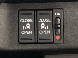 リアドアは乗り降りに便利な両側電動スライドドアです。また運転席に座っていながらスイッチ操作で自在にスライドドアを開け閉めできます。