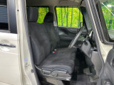 運転席まわりには十分なスペースがあり、大柄な方でもゆったり運転していただける環境です。