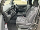 第三列シートも広々としており、大人でもゆったりと座れます。多人数乗車にも対応できる、利便性の高い一台です。