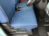 広々とした運転席で快適に運転できますね☆