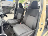 運転席ヘッドレストにヨレがあります。