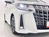 フォグランプ装着車です。暗い夜道の車両前方を明るく照らします
