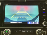 バックでの車庫入れも安心です! リアカメラが付いているバックモニター付のナビを装備しております。操作線もついており距離感も画面から確認できます。