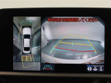 パノラミックビューモニター付きです。車両を上から見たような映像をモニター画面に表示。運転席からの目視では見にくい、車両周辺の状況をリアルタイムでしっかり確認できます。