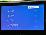 多彩な音源に対応し、車内を最高のサウンド空間に変えます。お好みの音楽で、快適なドライブをお楽しみください。ラジオやCDも楽しめます。