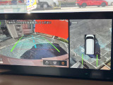 アラウンドビューモニター装備。前後左右4つのカメラから解析した、まるで上から車を見たような画像が映し出され、車の死角や駐車場の線も確認ができるようになります。日産の先進装備の1つです。